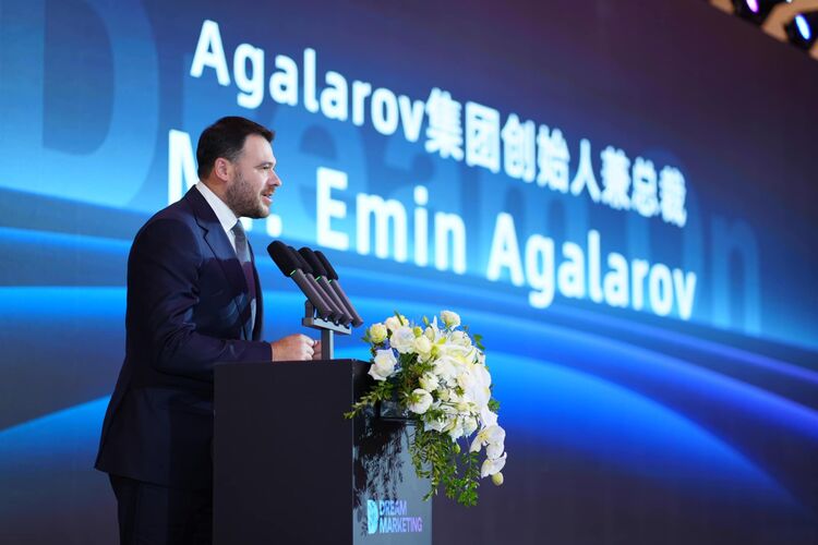 из соцсетей Эмина Агаларова