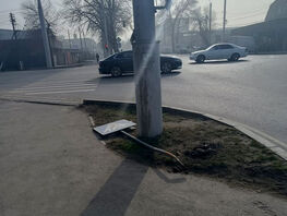 Бишкекчанин просит восстановить упавший дорожный знак 