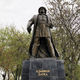 Фото из интернета. Памятник Алымбеку датке в Оше