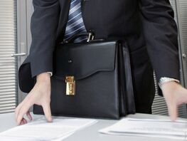 Министрлер кабинетинде кадрдык өзгөрүүлөр: Үч&nbsp;министр кызматтан алынды 